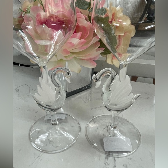 Gorgeous Glass Swan Stemmed Wine Champagne Glasses Set of 2, NEW Valentine’s Day - Picture 1 of 7